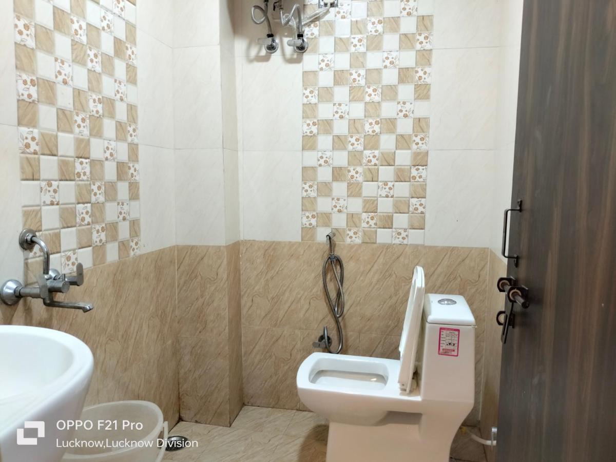 Hotel Kbs 勒克瑙 外观 照片