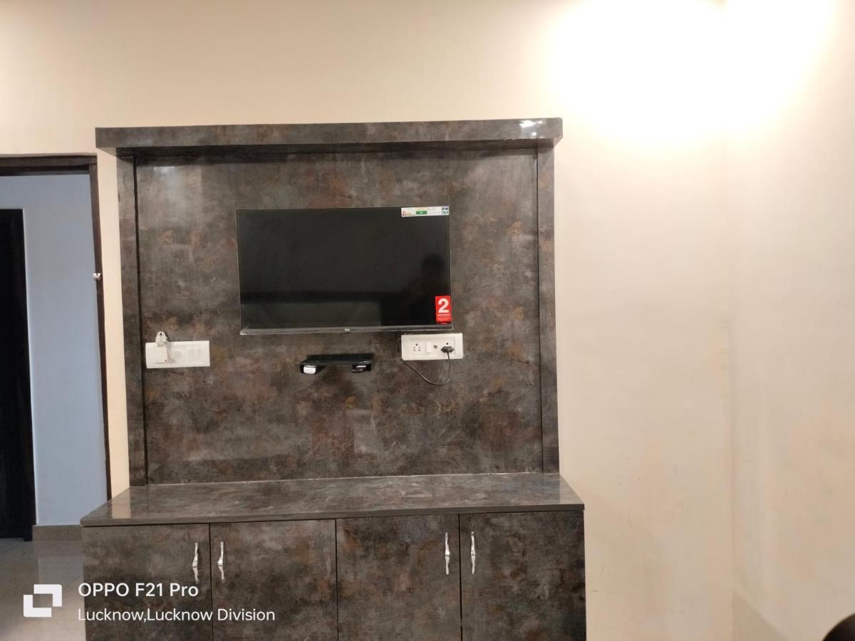 Hotel Kbs 勒克瑙 外观 照片