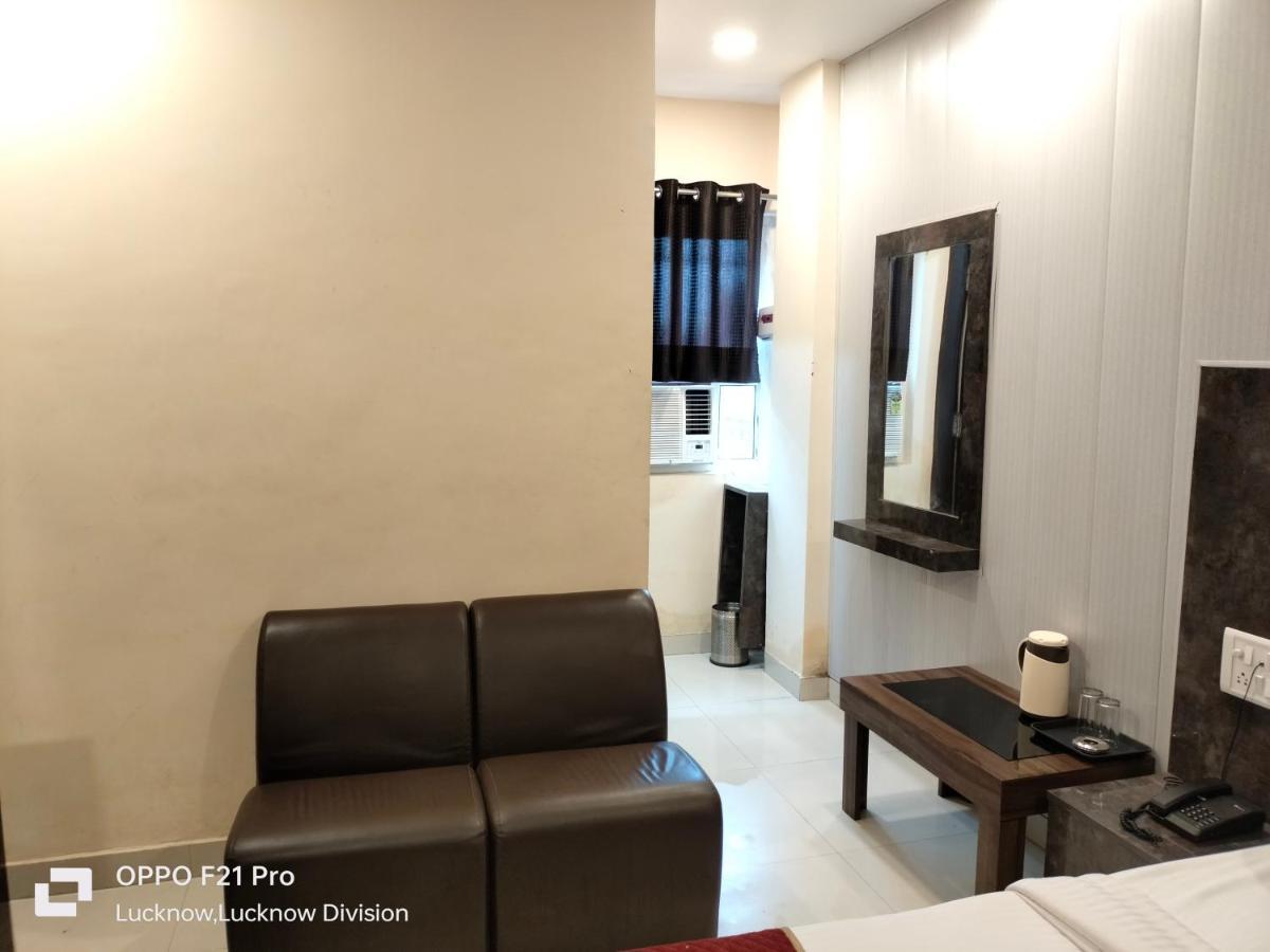 Hotel Kbs 勒克瑙 外观 照片