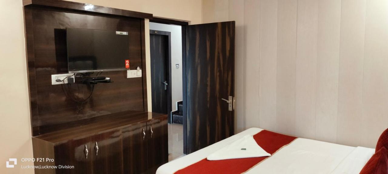 Hotel Kbs 勒克瑙 外观 照片
