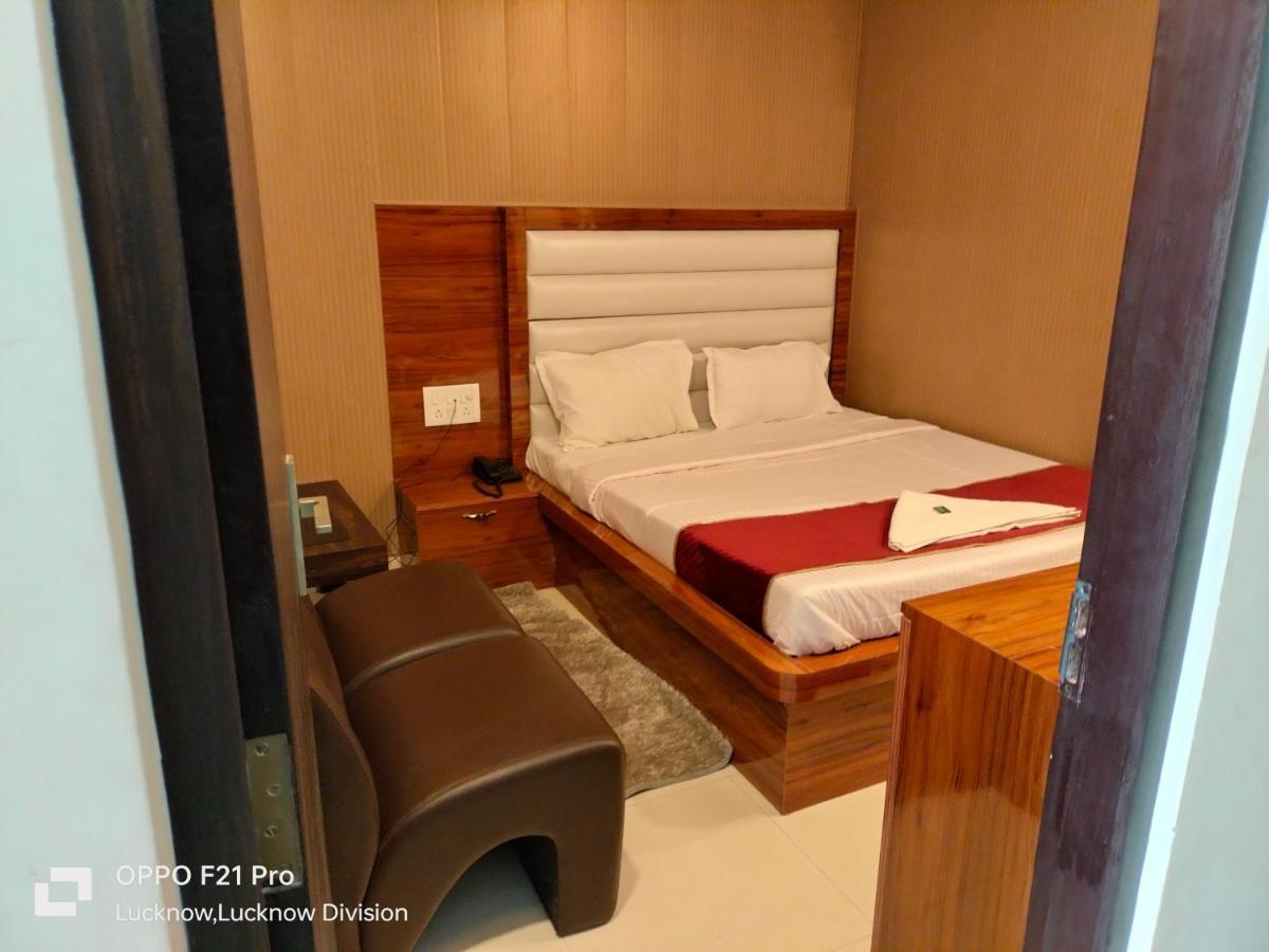 Hotel Kbs 勒克瑙 外观 照片