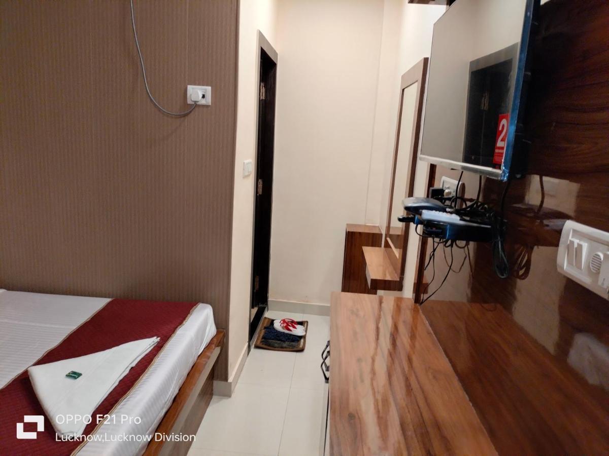 Hotel Kbs 勒克瑙 外观 照片
