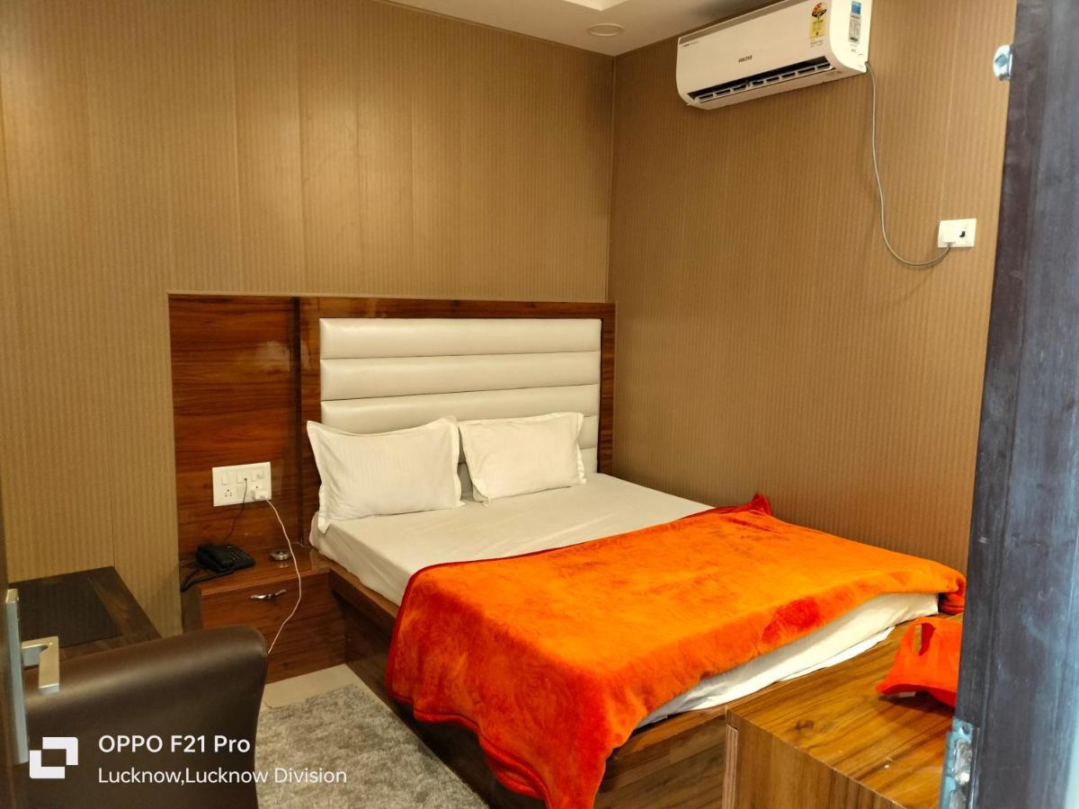 Hotel Kbs 勒克瑙 外观 照片
